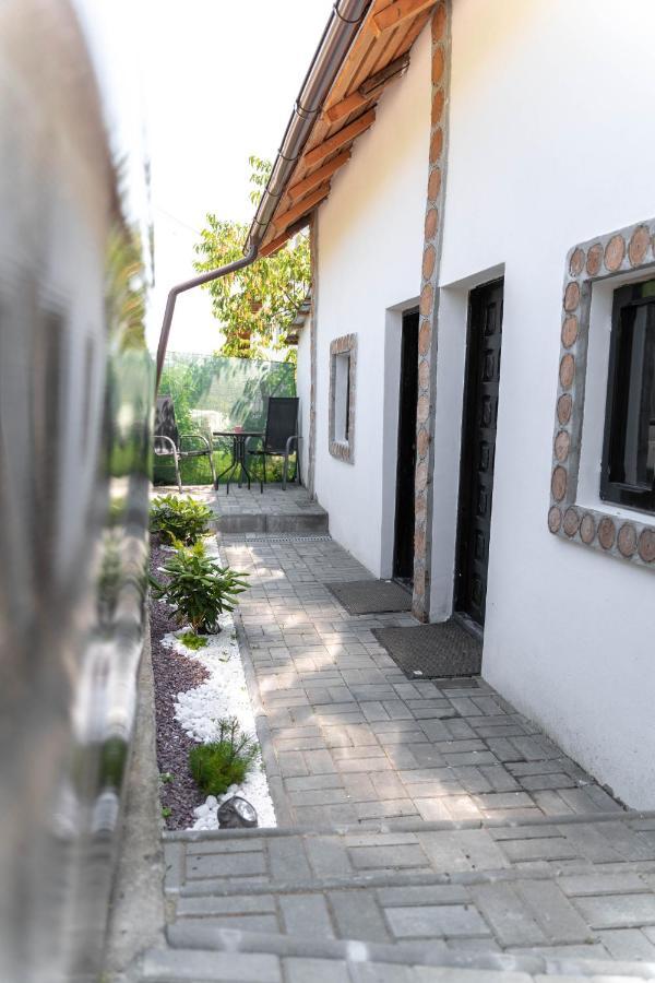 La Fanar Guesthouse Curtea De Arges Exterior photo