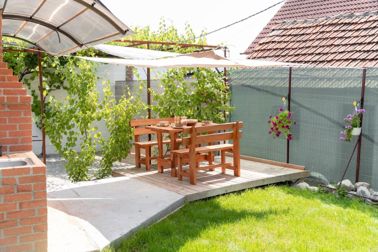 La Fanar Guesthouse Curtea De Arges Exterior photo